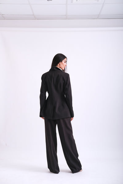 STRUCTURED NECKLINE BLAZER