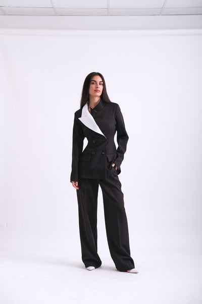 STRUCTURED NECKLINE BLAZER