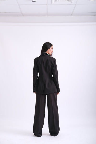 STRUCTURED NECKLINE BLAZER