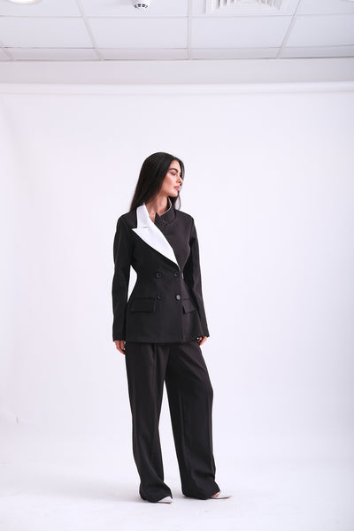 STRUCTURED NECKLINE BLAZER