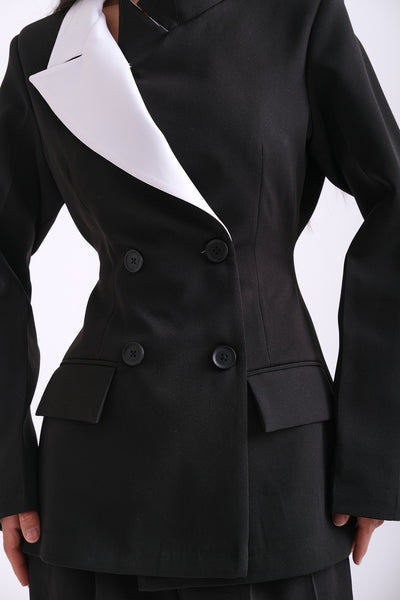 STRUCTURED NECKLINE BLAZER