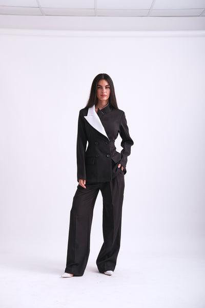 STRUCTURED NECKLINE BLAZER