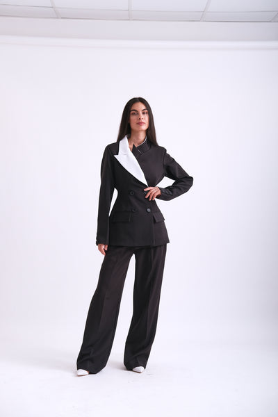 STRUCTURED NECKLINE BLAZER