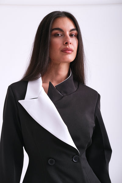 STRUCTURED NECKLINE BLAZER