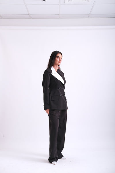 STRUCTURED NECKLINE BLAZER