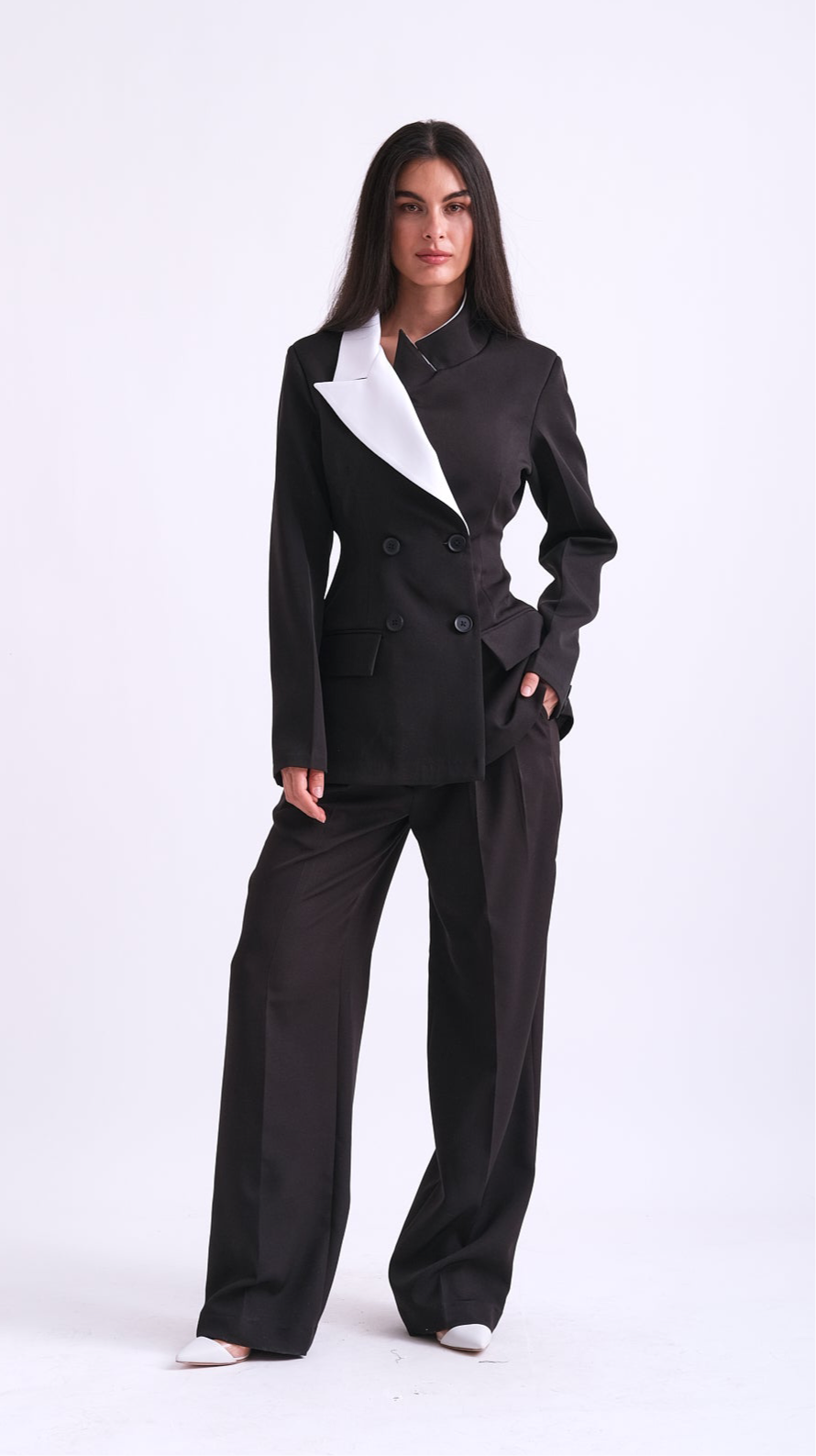 STRUCTURED NECKLINE BLAZER