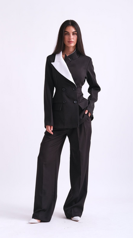 STRUCTURED NECKLINE BLAZER